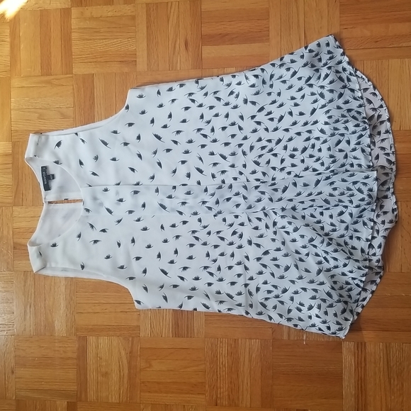 RW & CO Feather Print Crepe Sleeveless Blouse - Picture 2 of 6